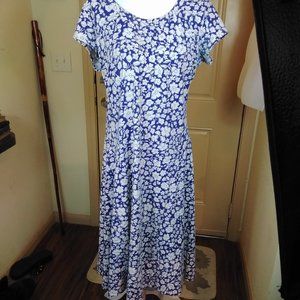 Travel Smith fit & flair size  L